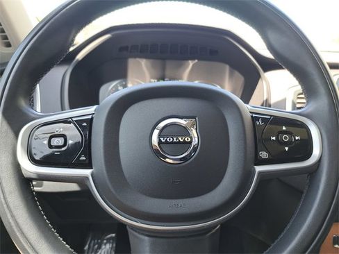 Used 2022 Volvo XC90 T6 Momentum w/ Climate Package image 10
