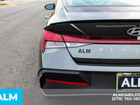 Used 2025 Hyundai Elantra Sport image 11