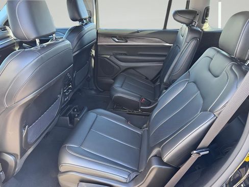 Used 2023 Jeep Grand Cherokee L Limited w/ Luxury Tech Group II image 20