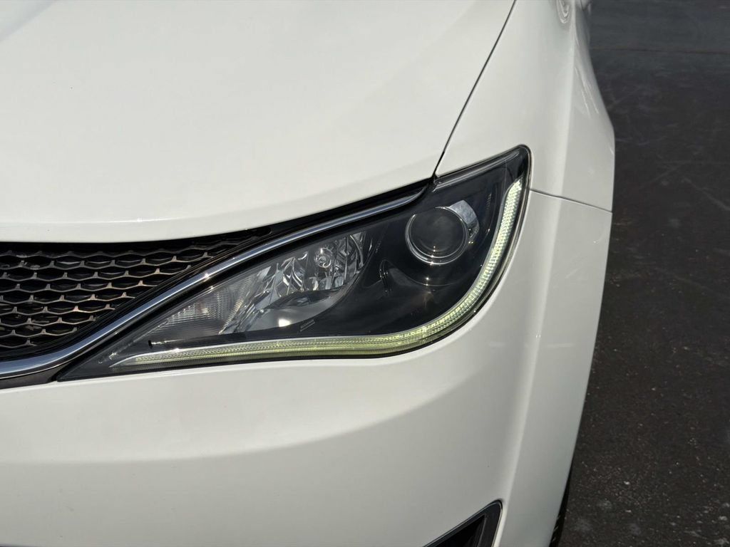 Used 2020 Chrysler Pacifica Limited FWD image 10