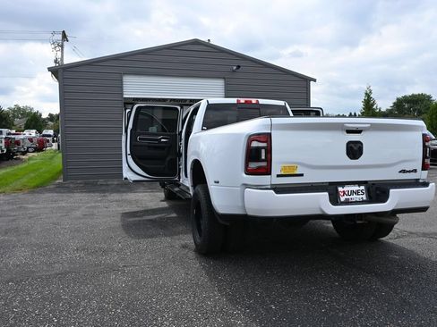 Used 2024 RAM 3500 Big Horn w/ Night Edition AWD/4WD image 22