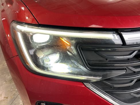 Used 2024 Volkswagen Atlas SEL Premium R-Line image 4