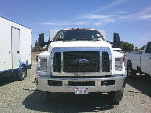 Used 2023 Ford F650 2WD Regular Cab Super Duty image 2