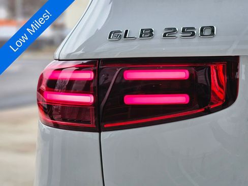 Used 2026 Mercedes-Benz GLB 250 4MATIC image 9