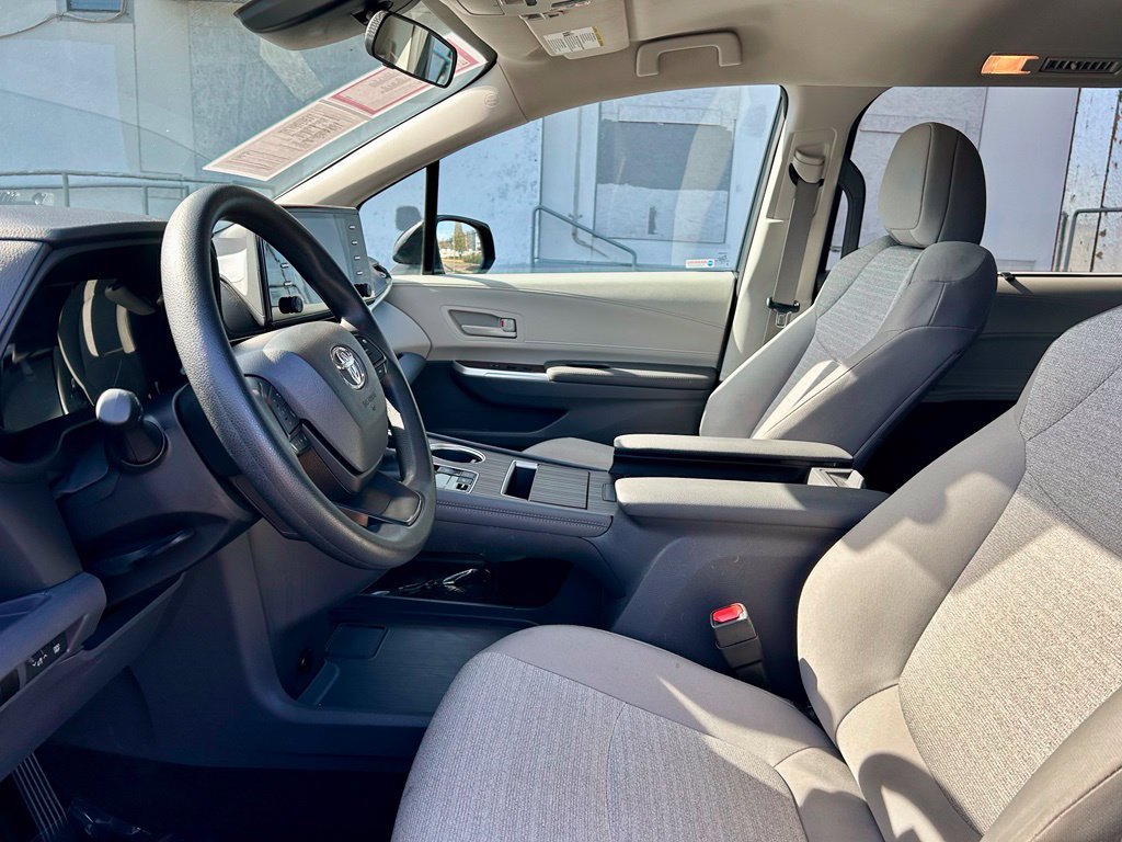 Certified 2024 Toyota Sienna LE AWD/4WD image 10