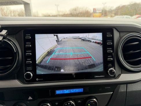 Used 2022 Toyota Tacoma TRD Sport image 21