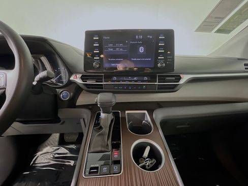 Used 2024 Toyota Sienna LE image 25