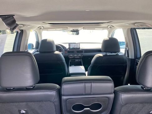 Used 2025 Honda Pilot Touring image 11