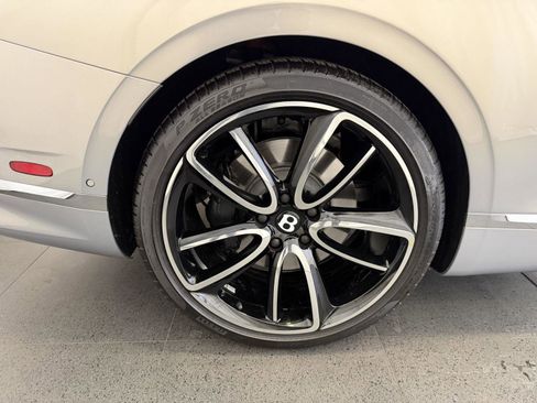 Used 2023 Bentley Continental GT Azure image 12