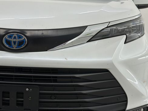 Used 2025 Toyota Sienna XLE w/ XLE Plus Package AWD/4WD image 25