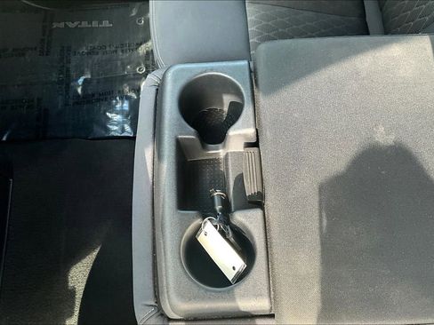 Used 2023 Nissan Titan SV image 17