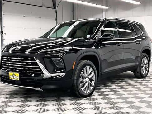 Used 2025 Buick Enclave Preferred w/ Power Package image 11