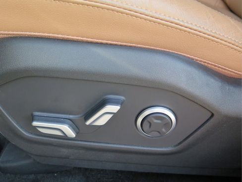 Used 2025 Hyundai Santa Fe Limited FWD image 10