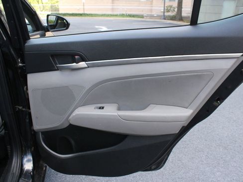 Used 2020 Hyundai Elantra SEL FWD image 21