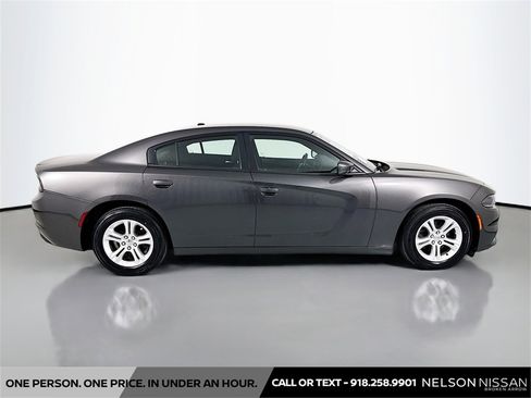 Used 2020 Dodge Charger SXT image 4