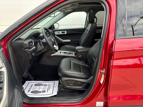 Used 2024 Ford Explorer XLT w/ Equipment Group 202A AWD/4WD image 10