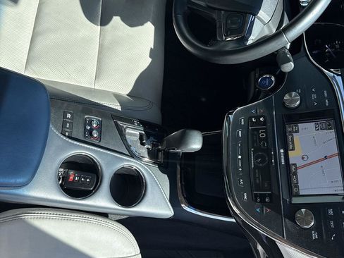Used 2014 Toyota Avalon Limited w/ Technology Package FWD image 27