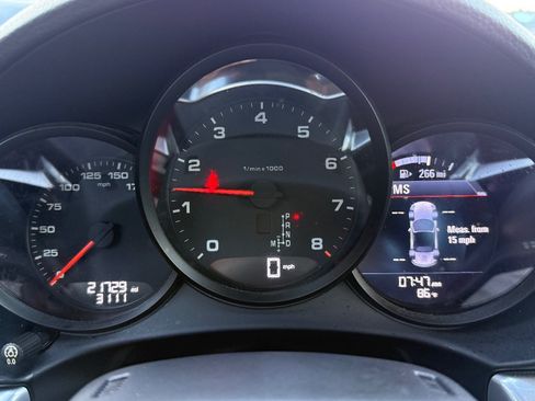 Used 2018 Porsche 718 Boxster RWD image 20