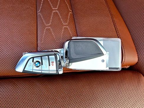 Used 2022 BMW X7 M50i w/ Dynamic Handling Package image 42