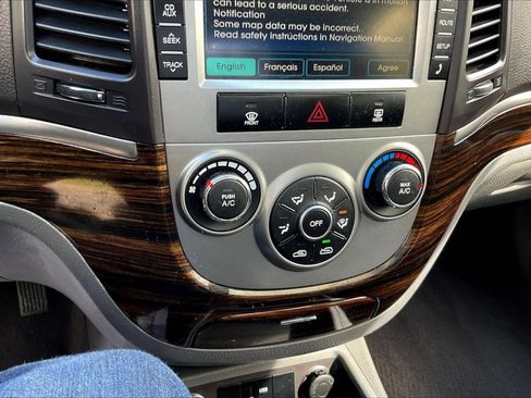 Used 2010 Hyundai Santa Fe GLS image 14