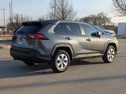 Used 2022 Toyota RAV4 LE image 6