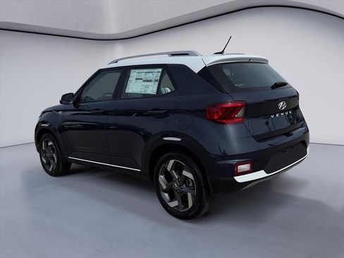 New 2026 Hyundai Venue SEL FWD image 3