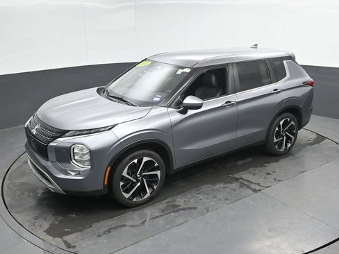 Used 2024 Mitsubishi Outlander SE image 40