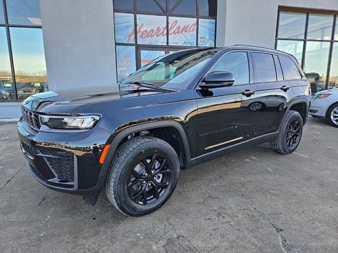 New 2026 Jeep Grand Cherokee Altitude AWD/4WD image 3