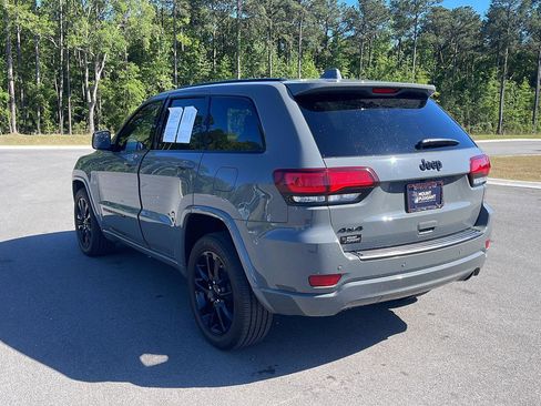 Used 2022 Jeep Grand Cherokee Laredo X AWD/4WD image 5