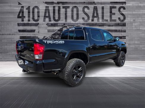 Used 2016 Toyota Tacoma TRD Sport AWD/4WD image 3
