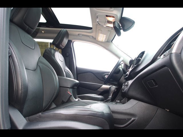 Used 2019 Jeep Cherokee Limited AWD/4WD image 9