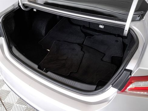 Used 2021 Chevrolet Malibu LT image 50