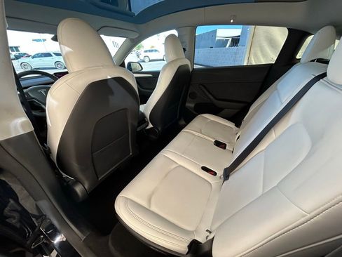 Used 2025 Tesla Model Y Long Range image 19