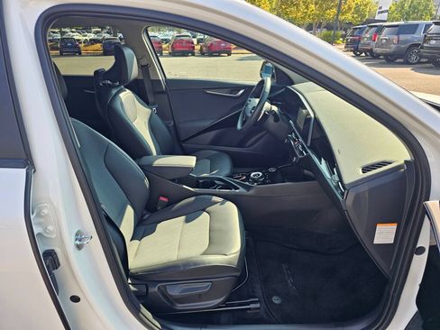 Certified 2024 Kia Niro Wind w/ Wind Preserve Package FWD image 28