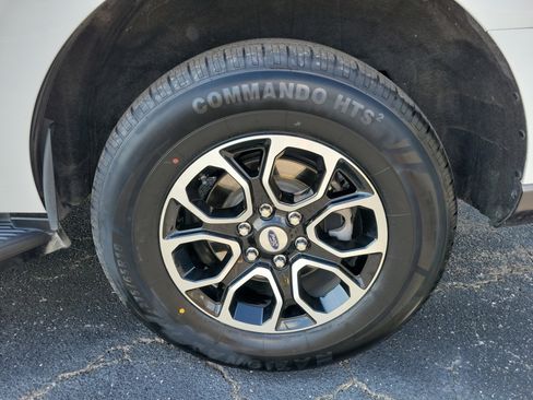 Used 2024 Ford Expedition XLT image 34