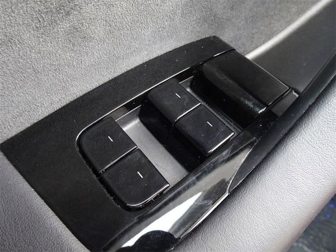 Used 2021 Tesla Model Y Long Range image 25