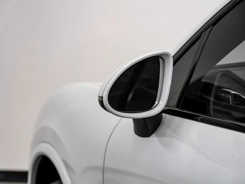 Used 2017 Porsche Cayenne Platinum Edition image 38