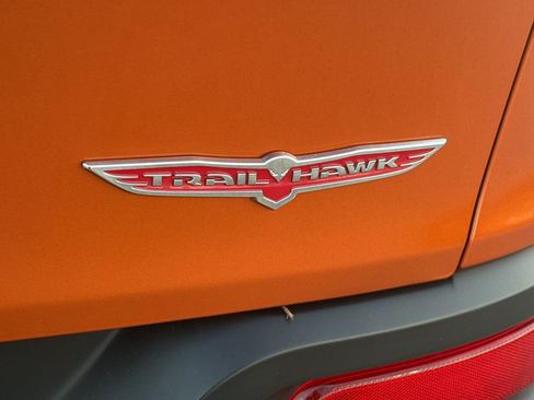 Used 2016 Jeep Cherokee Trailhawk w/ Comfort/Convenience Group AWD/4WD image 8