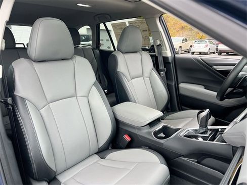 Used 2025 Subaru Outback Limited image 28