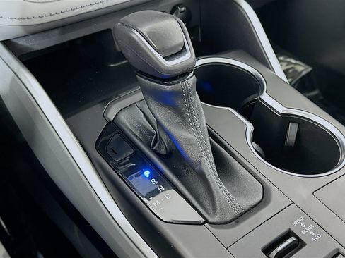 Used 2023 Toyota Highlander XLE image 16