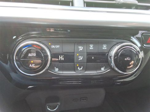 Certified 2025 Chevrolet Trax LT w/ Driver Confidence Package image 32