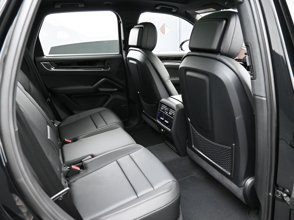 Certified 2026 Porsche Cayenne AWD/4WD image 28