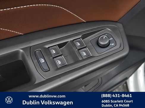 Certified 2023 Volkswagen Atlas SE w/ Panoramic Sunroof Package AWD/4WD image 11