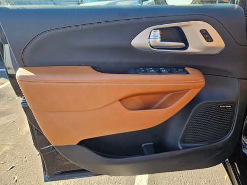 New 2026 Chrysler Pacifica Pinnacle AWD/4WD image 10