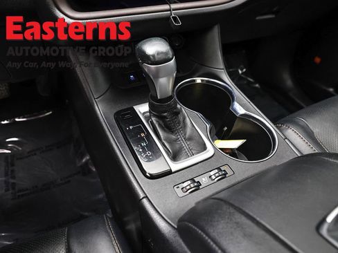 Used 2019 Toyota Highlander Limited w/ Carpet Mat Package (TMS) AWD/4WD image 13