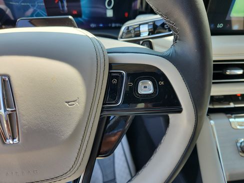 Used 2025 Lincoln Aviator Reserve w/ Luxury Package RWD image 32
