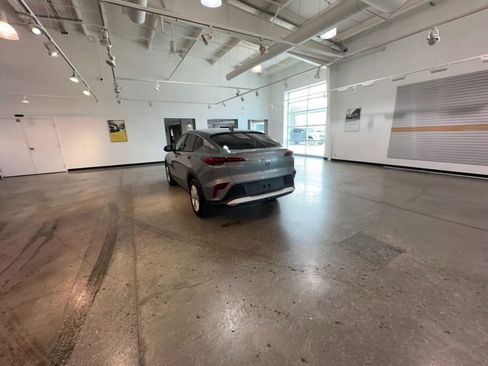 Used 2025 Buick Envista Preferred image 16