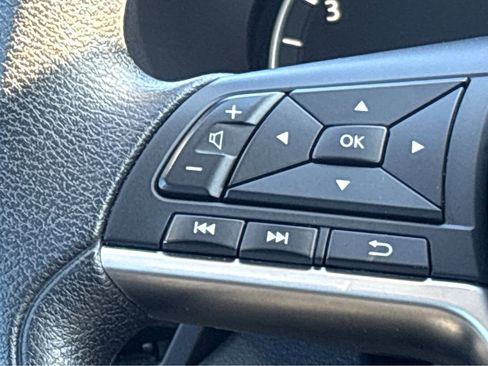 Used 2023 Nissan Altima 2.5 SV FWD image 13