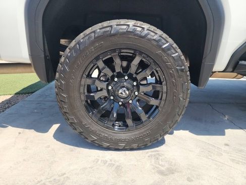 Used 2022 GMC Sierra 2500 AT4 w/ AT4 Preferred Package image 23