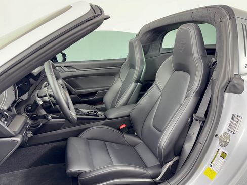 Certified 2024 Porsche 911 Targa 4S AWD/4WD image 5